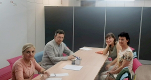 Encuentro del Defensor del Pueblo con representantes de la Asociación de Familias de Acogida de Navarra (MAGALE)