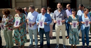 El Defensor del Pueblo de Navarra participa en la concentración contra la violencia de género