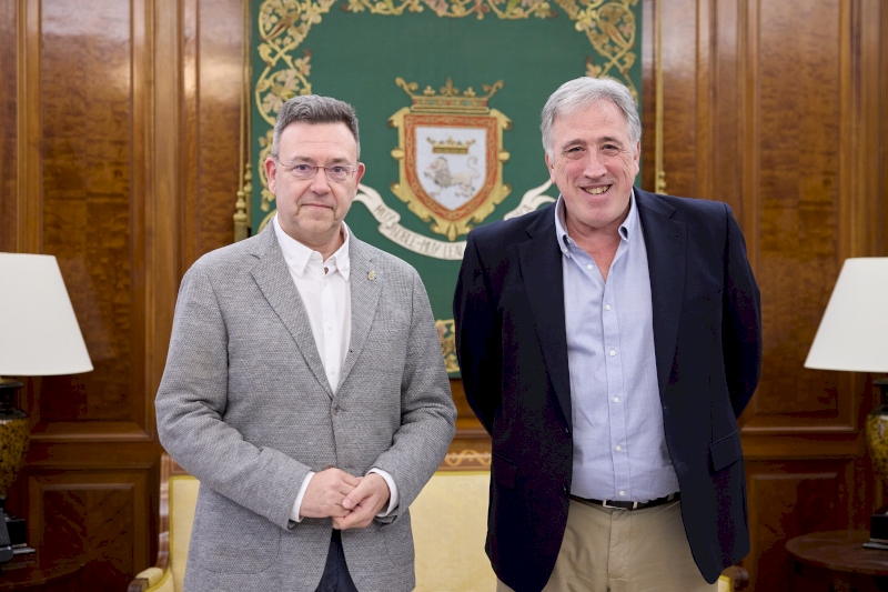 Primer encuentro con el alcalde de Pamplona-Iruña, Joseba Asirón