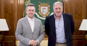 Primer encuentro con el alcalde de Pamplona-Iruña, Joseba Asirón