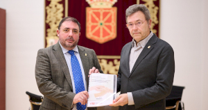 El Defensor del Pueblo entrega el Informe Especial sobre Salud al Presidente del Parlamento de Navarra