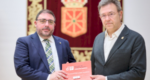 El Defensor del Pueblo de Navarra entrega al Presidente del Parlamento de Navarra el Informe Anual de la institución
