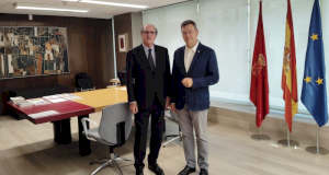 Reunion entre los defensores Angel Gabilondo y Patxi Vera