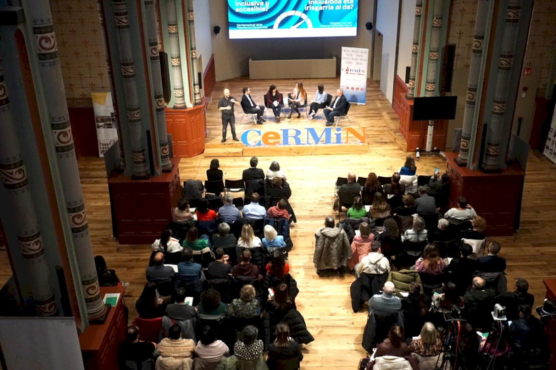 Mesa redonda sobre accesibilidad e inclusión en Navarra.