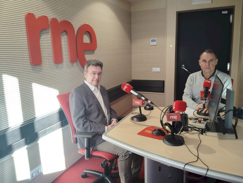 Patxi Vera junto a Javier Izu (RNE).