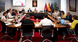El Defensor del Pueblo de Navarra ha presentado la Memoria Anual 2025 de su institución en el Parlamento de Navarra.