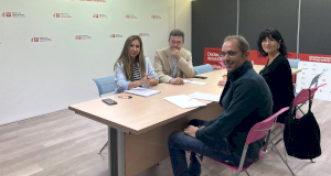 Amaia Madinabeitia, Jefa de Gabinete del Defensor del Pueblo; Patxi Vera, Defensor del Pueblo; Agurne Gaubeka, directora de Hizkuntz Eskubideen Behatokia y Carlos Sarasíbar, Secretario General del Defensor del Pueblo.