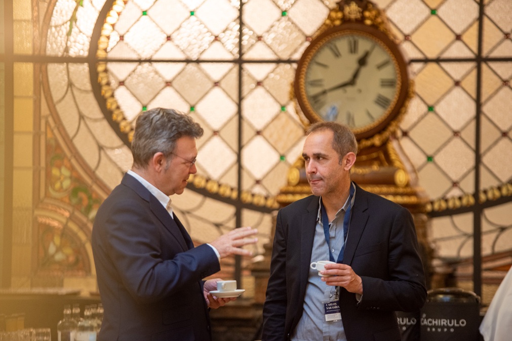 El Defensor Patxi Vera y el secretario general del Defensor del Pueblo de Navarra Carlos Sarasíbar